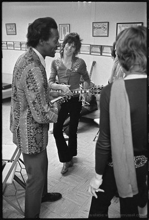 CHUCK BERRY AND KEITH RICHARDS. BACKSTAGE 1969