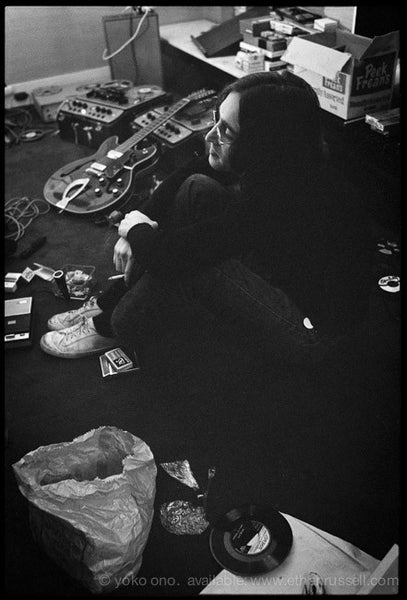 John Lennon with 45s London 1968 (II) – ETHAN RUSSELL PHOTOGRAPHS